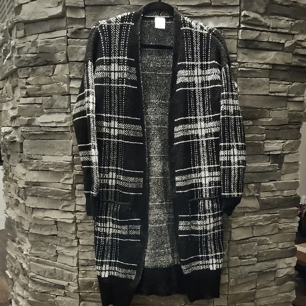 Womans Black and White Plaid Sweater